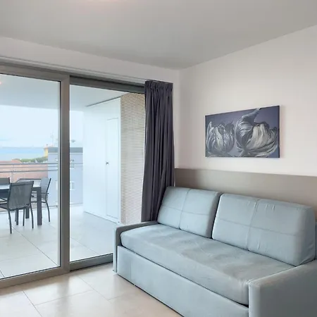 Spacious Near *
